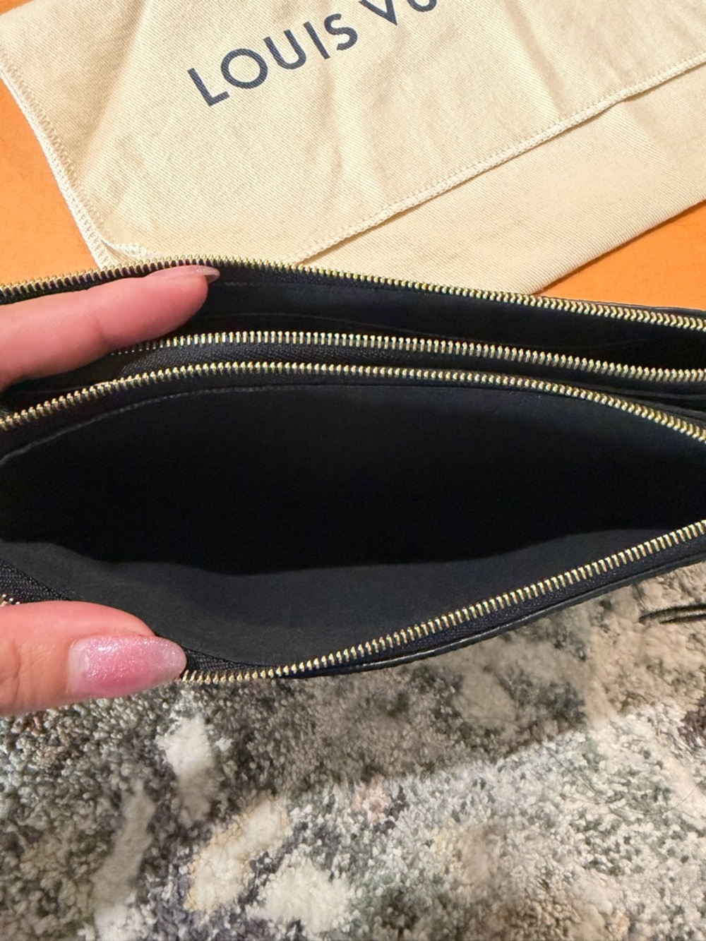 Louis Vuitton Pochette - Picture 5 of 11